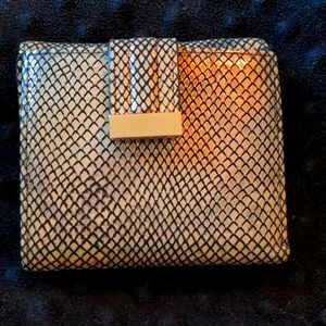 EUC Danker leather bifold wallet